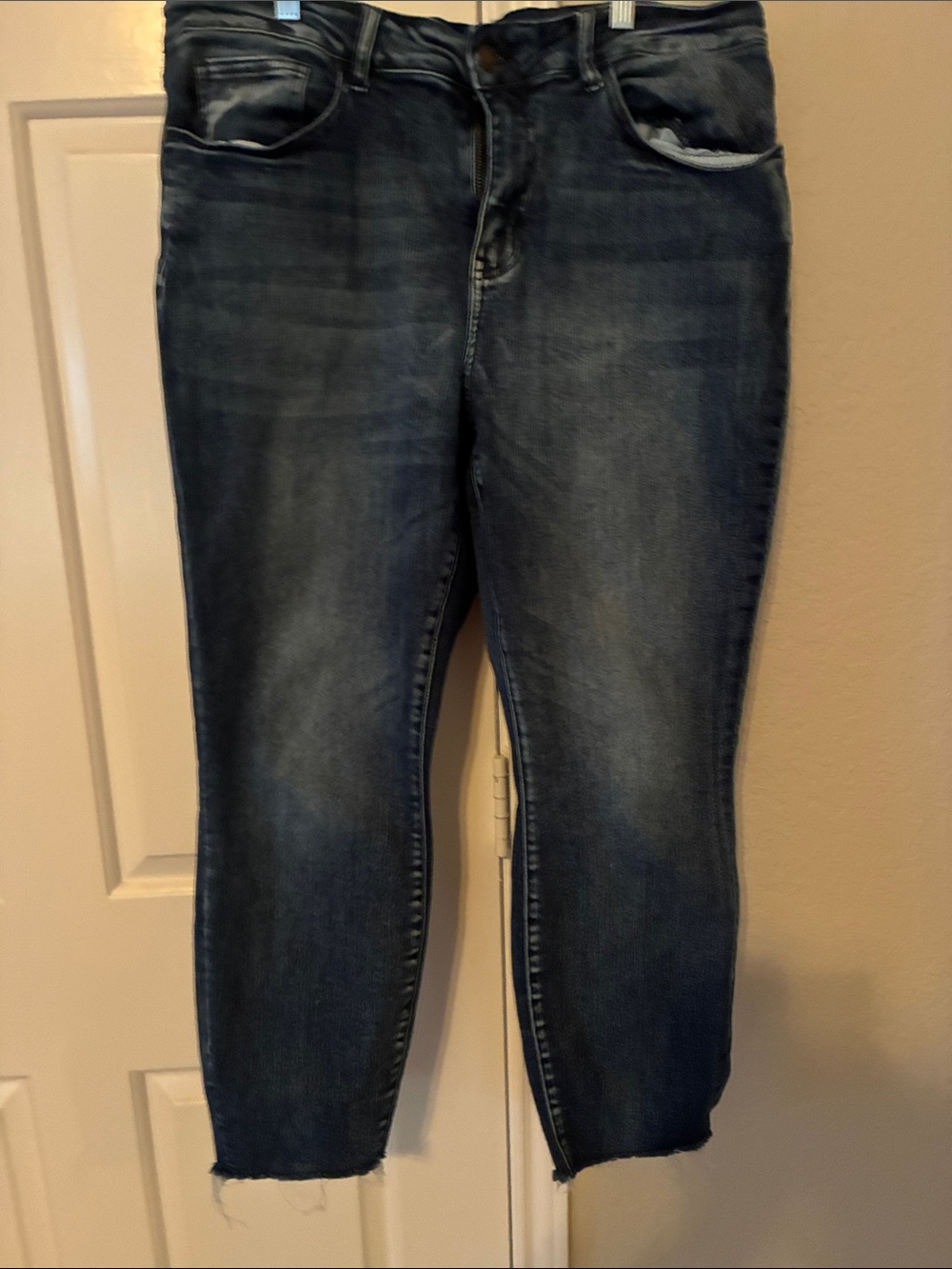 Judy Blue Dark Blue Cropped Raw-Hem Jeans